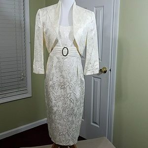 R&M Richards off white/cream colored dress